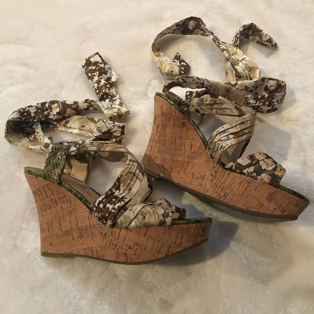 Guess Lace Up Cork Wedge - Picture 2 of 6